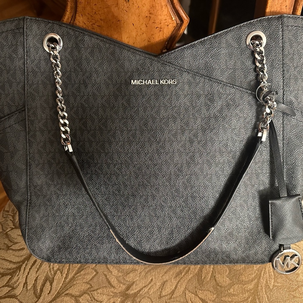 Michael Kors Jet Set Travel Large Chain Shoulder Tote Leather Handbag Purse used